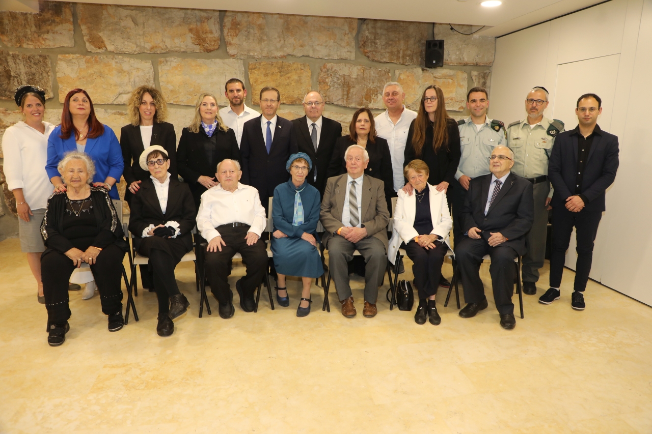 The participating survivors met with President Isaac Herzog and Yad Vashem Chairman Dani Dayan before the ceremony